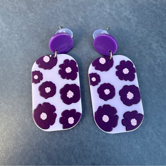 Purple 60s Mod Style Floral Acrylic Earrings - Picture 3 of 6